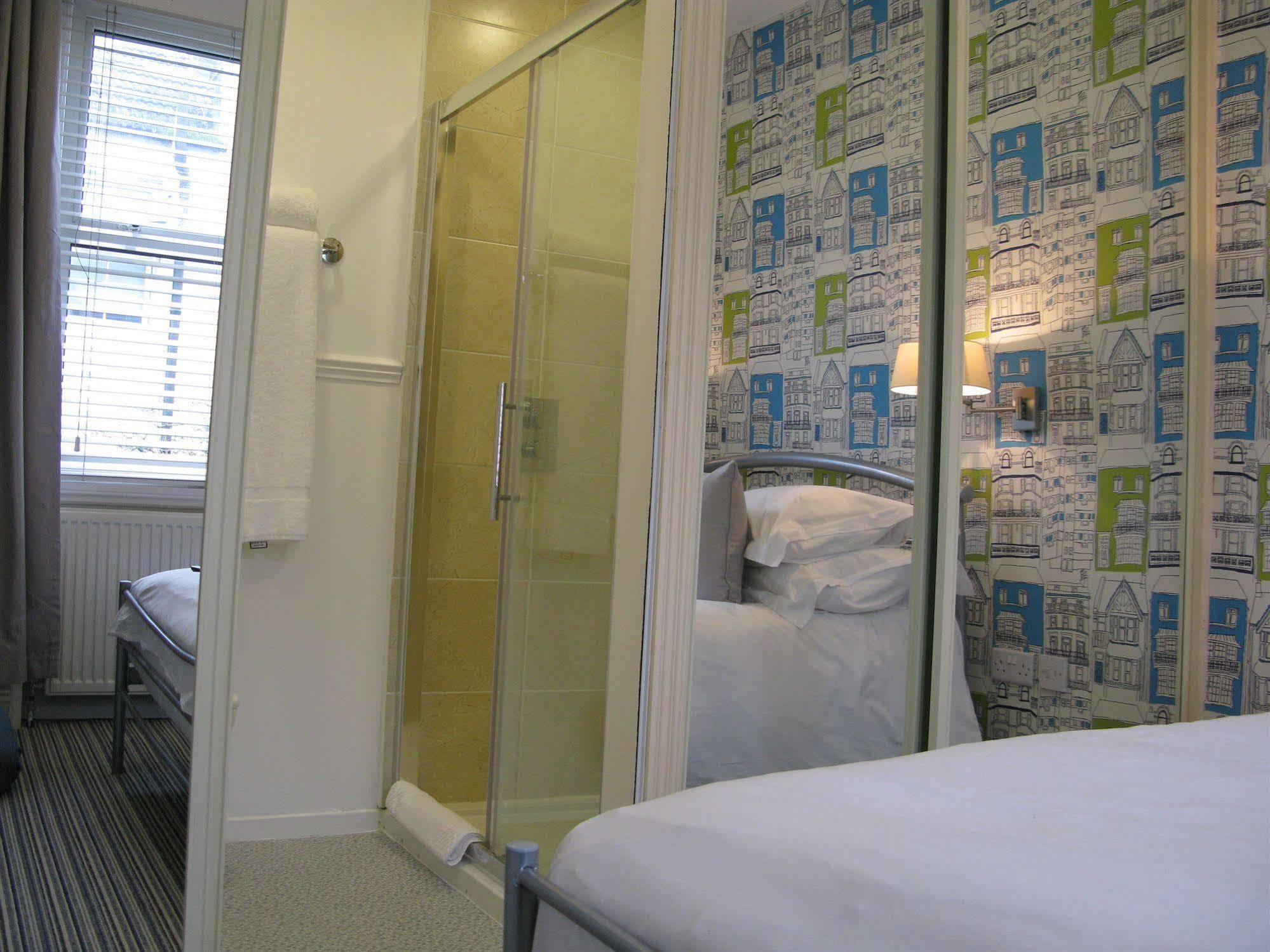 Oyo Lifestyle Hotel Sea Breeze Brighton Exteriör bild