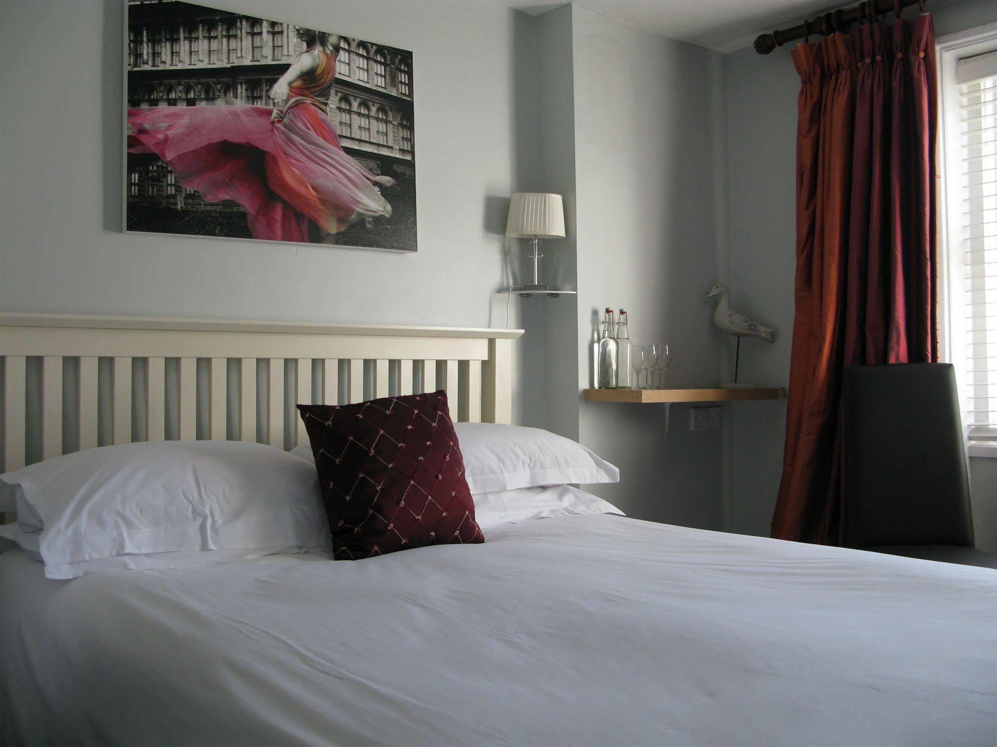 Oyo Lifestyle Hotel Sea Breeze Brighton Exteriör bild