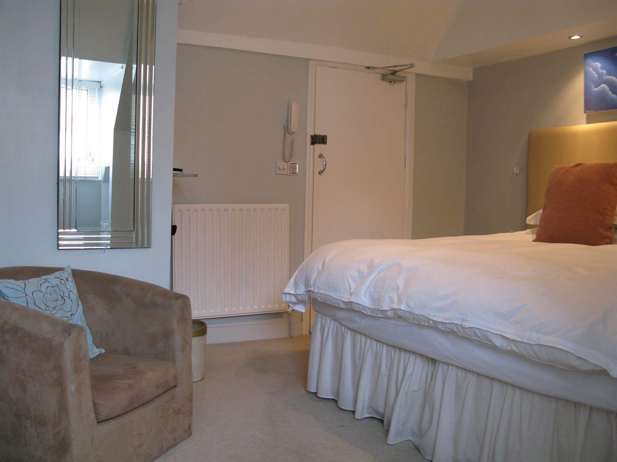 Oyo Lifestyle Hotel Sea Breeze Brighton Exteriör bild