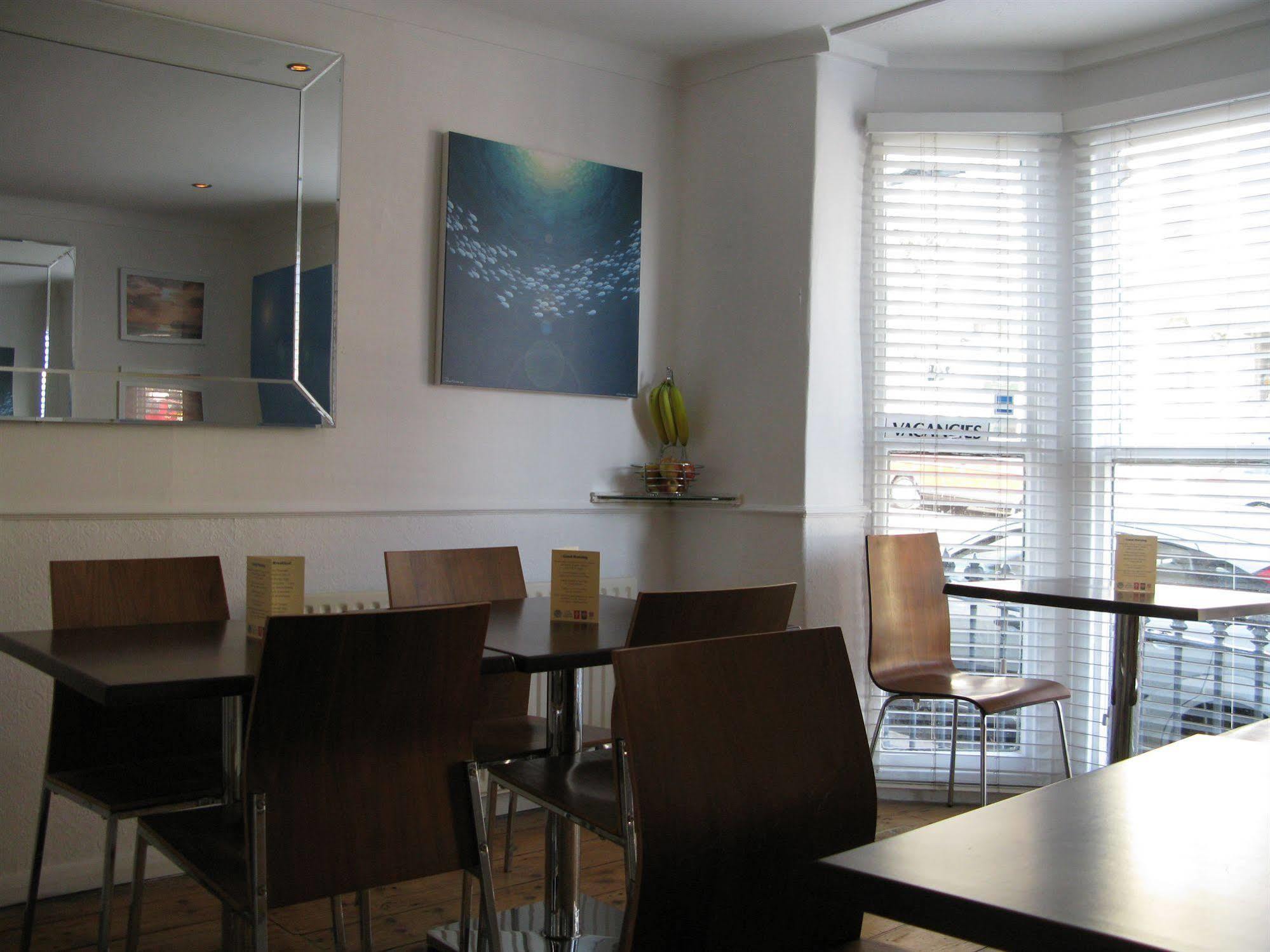 Oyo Lifestyle Hotel Sea Breeze Brighton Exteriör bild