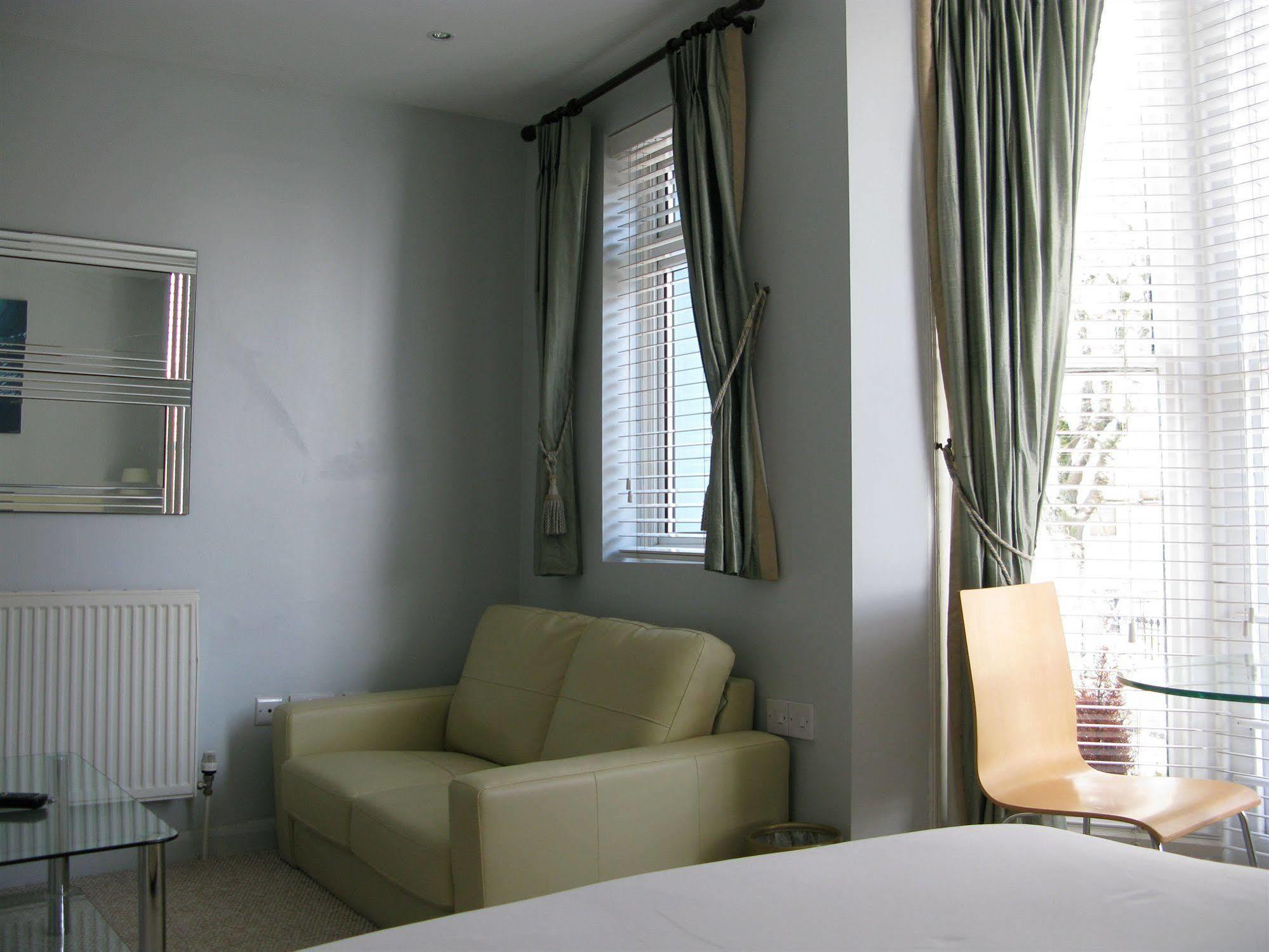 Oyo Lifestyle Hotel Sea Breeze Brighton Exteriör bild