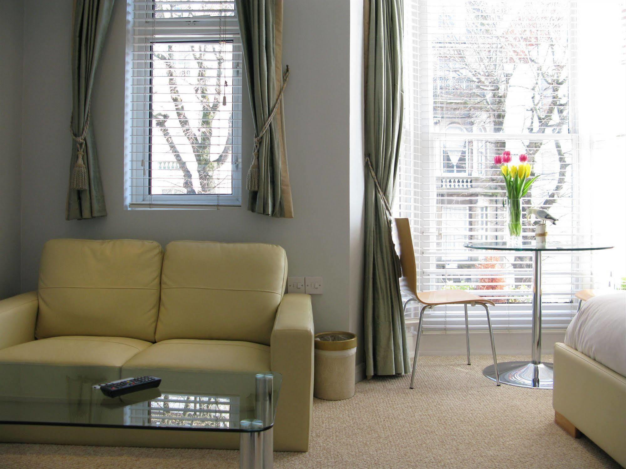 Oyo Lifestyle Hotel Sea Breeze Brighton Exteriör bild