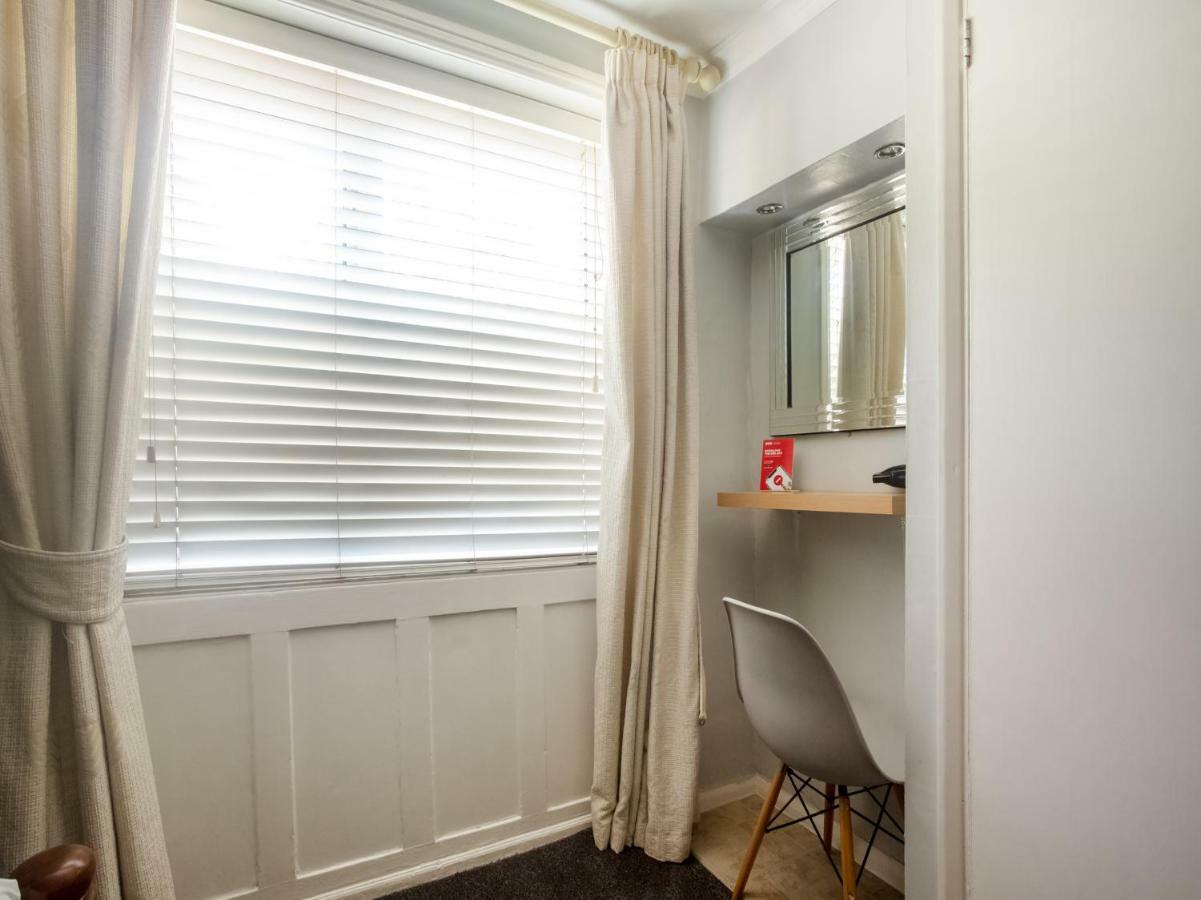 Oyo Lifestyle Hotel Sea Breeze Brighton Exteriör bild