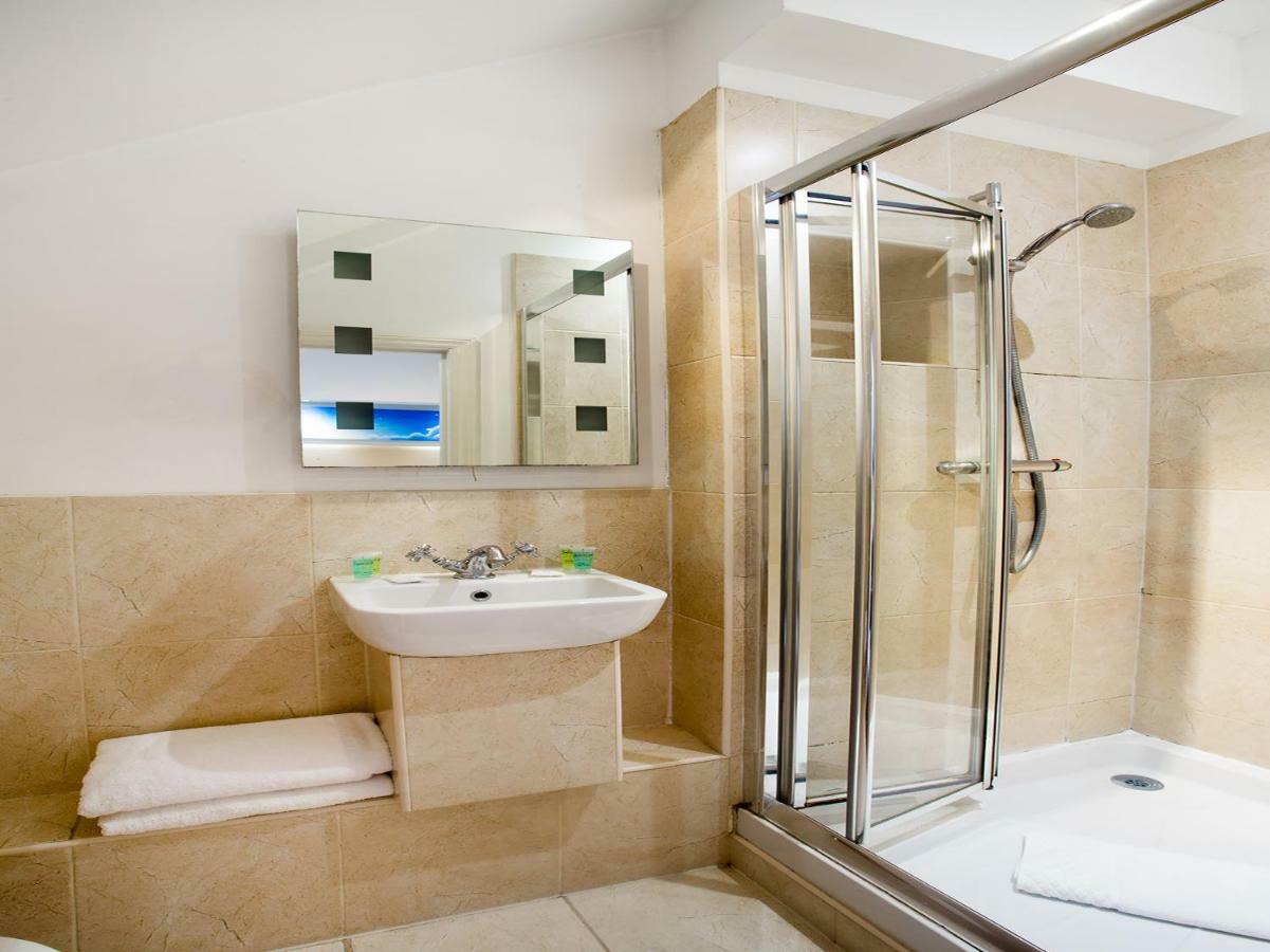 Oyo Lifestyle Hotel Sea Breeze Brighton Exteriör bild