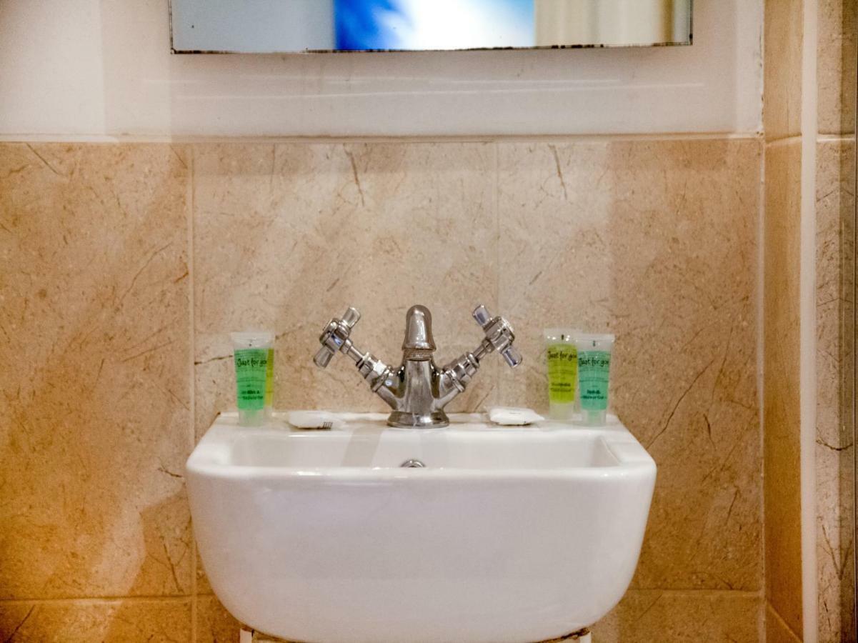 Oyo Lifestyle Hotel Sea Breeze Brighton Exteriör bild